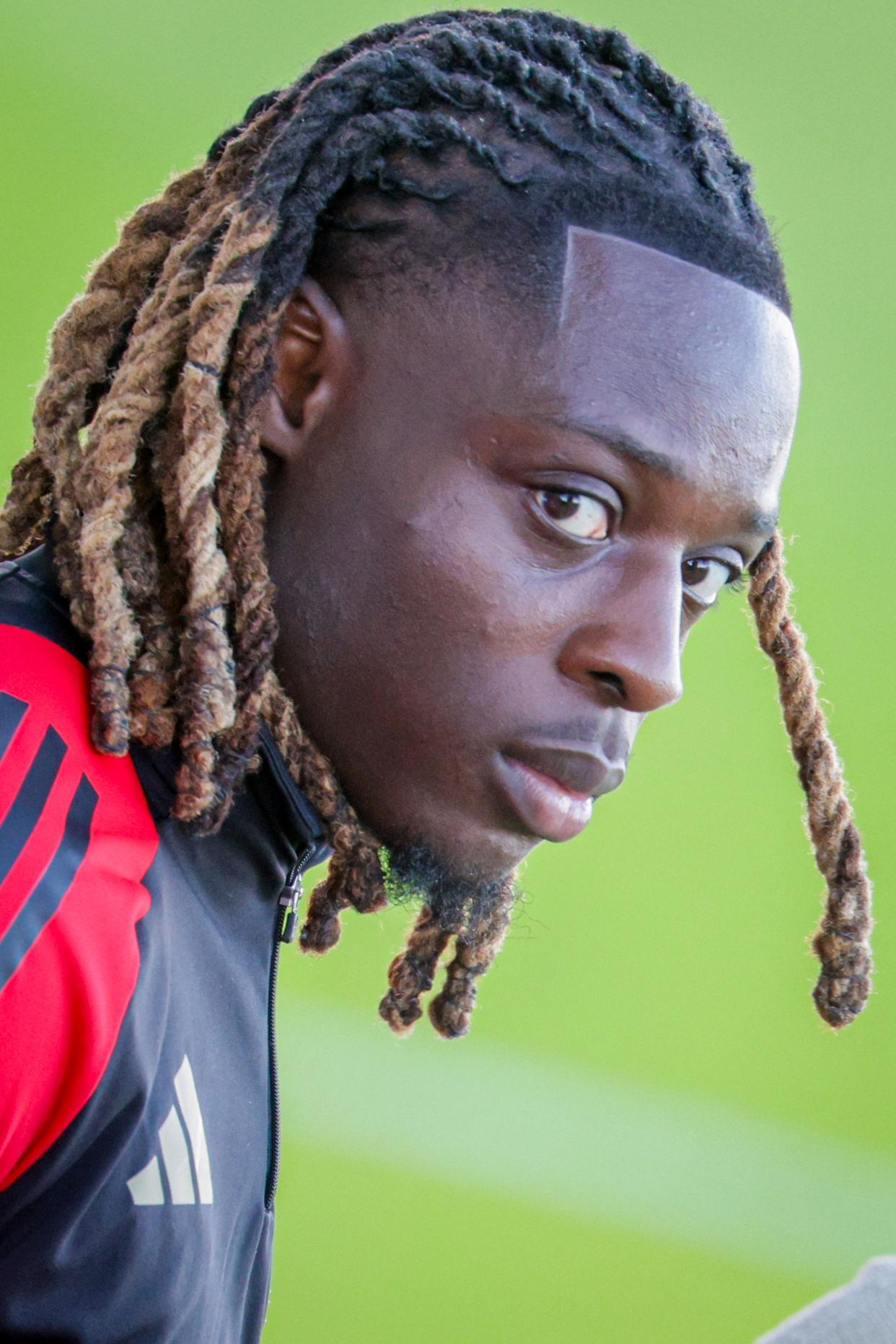 亚博体育App-从广州队门线救险备战欧篮联到赛前里昂调整名单以备法国杯，比利亚雷亚尔国际比赛日绝杀压哨(海港外援加布里埃尔复出)